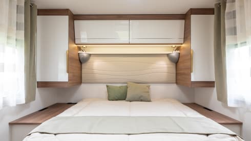 Pilote P746C – Camper Pilote nuovo, molto lussuoso, attrezzato con 4 posti letto