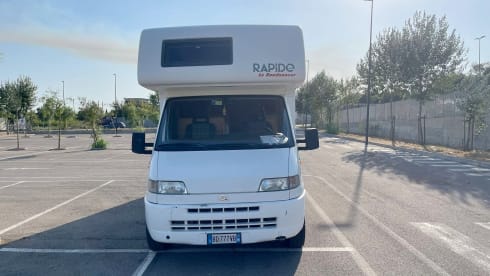 Gennaro – Camper Mansardato per 7 persone