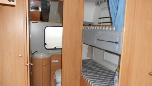 EASY 4 MOTORHOME HIRE JUST TURN UP AND GO