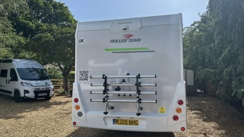 Sierra Nevada – BRAND NEW 4 Berth Roller Team Zefiro 696 (2025) Manual