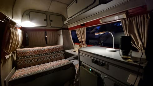 2p Volkswagen campervan uit 1985