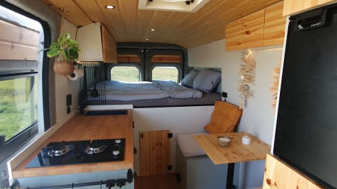 Super atmospheric & adventurous off-grid road trip camper!