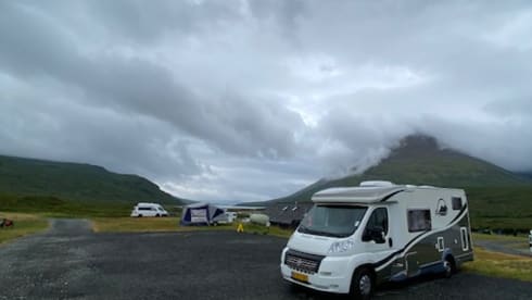 Dream came true – Lovely 4 person family (incl dogs) camper