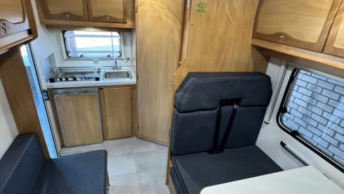 Sharky – 4p Ford Westfalia bus 