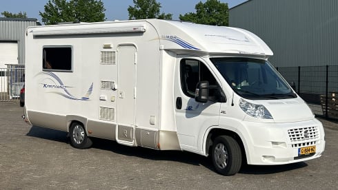 Zeer ruime comfortabele 3 persoons camper