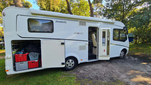 Luxurious Dethleffs Trend integrated (with level system, double air conditioning and zp)