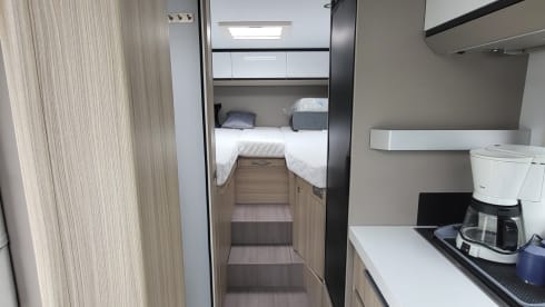 Compact DL – Very spacious camper with air conditioning in the living area and complete inventory
