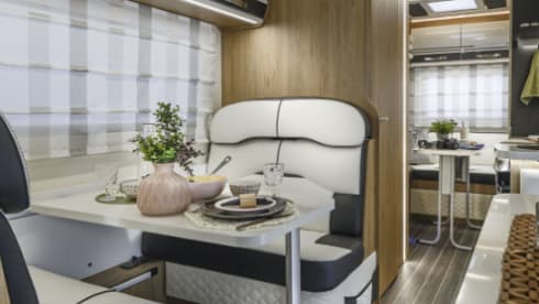 Rory – 6 Berth 5 Belted Seat 2023 Autoroller 746 - C1 License