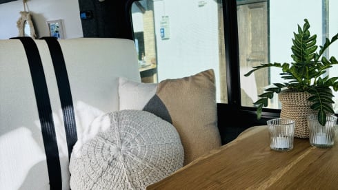 Luxurious off-grid bus from 2021 with a super atmospheric interior 