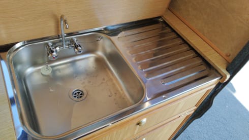 Jeremy Morehouse – Classic Coach-built 98 Autosleeper Clubman GL for off-grid living