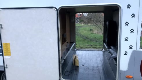 Bob – Spacious, cozy camper with air conditioning + navigation for family