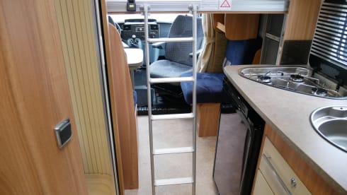 Chausson Flash 16, 4-person, longitudinal beds, pull-down bed!!