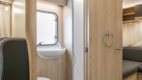 5 berth Auto Trail Expedition C72 2022