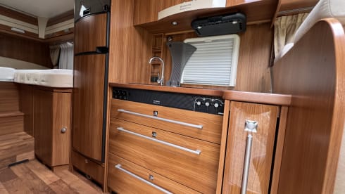 Esprit – 2p Dethleffs semi-integrated camper from 2014