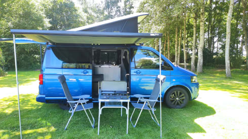 Sturdy Volkswagen T5 bus camper for 2-4 people