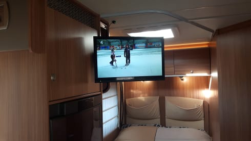 Neat, complete and comfortable family camper