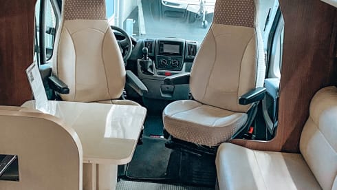 Kempi – 4 person luxury camper with super nice layout