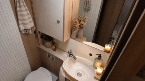 Nexxio 700 queensbed  – Bürstner a 2 posti semi-integrato dal 2016