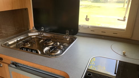 Ons maatje – 6p Adria Mobil alcove from 2004