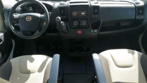 Cara  – Nice spacious alcove camper