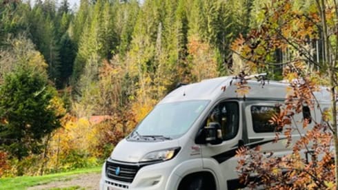 Comfortable Knaus Boxstar Street 600 (2+1 bed)
