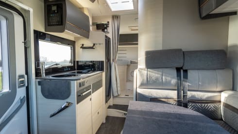 Chausson 1 – Beautiful, spacious camper with automatic transmission and fantastic layout