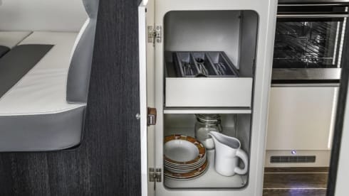 L2R – Comfort 2-4 berth, free WiFi & insurance 