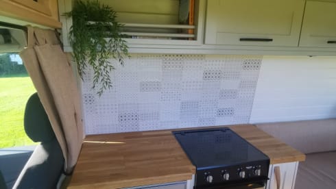 Simon – Volkswagen Crafter Luxus-Wohnmobil mit 4 Schlafplätzen