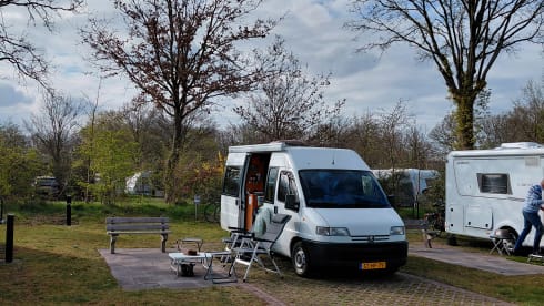 2-person Peugeot campervan from 1997