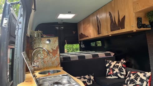 Sfeervolle buscamper voor lange mensen