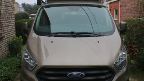 Ford Nugget (new model 2022). With outdoor cooking set!