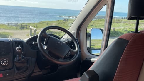 Camper Citroën Relay 2 del 2012 dotato di doccia e servizi igienici a bordo