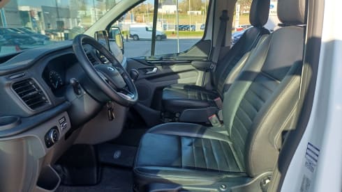 ROSA – Campervan Ford per 4 persone del 2023