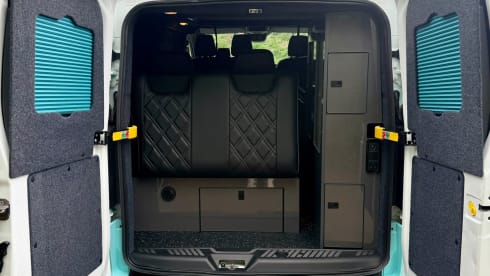 Campervan Ford a 4 posti letto del 2021