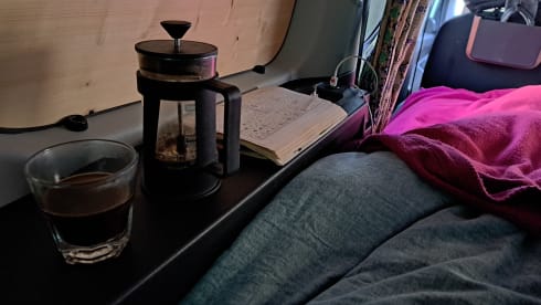 SLOWIE – 2p Sleeping Car on Wheels in an Opel Combo