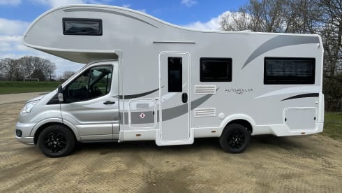 James  – 6 berth Roller Team alcove from 2023