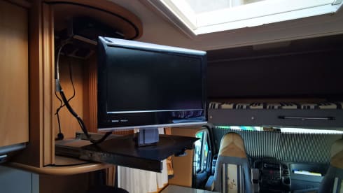 Burstner – Camper with a double bed and two singles to get around Sardinia