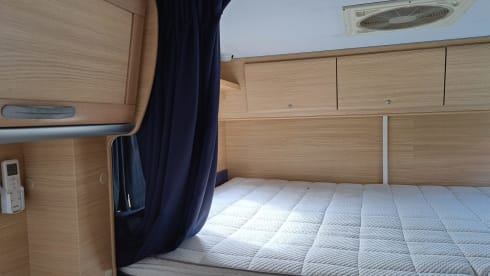 Spacious 6-person. family camper complete