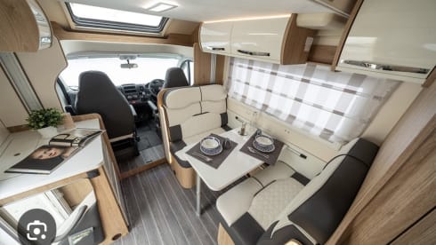 Wilderness – Équipe Roller 690 Auto 6 couchettes