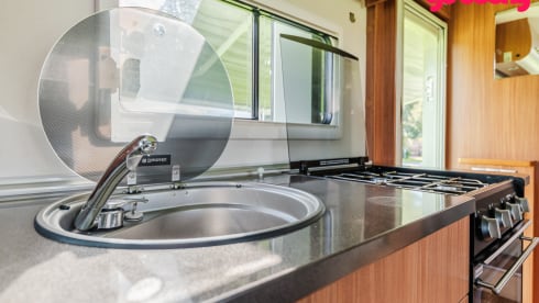 Kikker  – 5p Adria Mobil integrated uit 2011