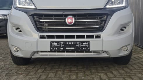 The nardo grey lander  – 2p Carado bus from 2019