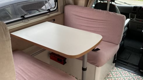 Rizzo  – Gorgeous 6 berth family motorhome with bedding, fully equipped. rear bunks.