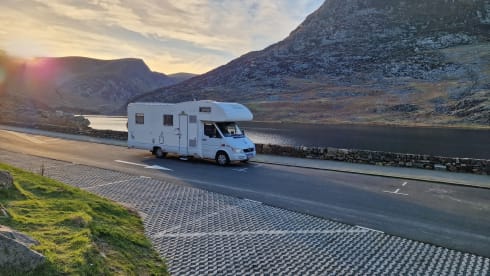 Insurance Included in rental – Perfect family motorhome 6 berth 'off grid'