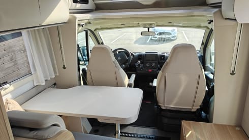 4p Adria Mobil semi-integrated uit 2024