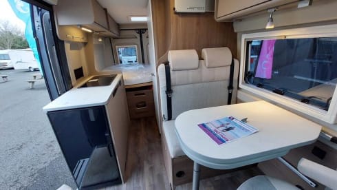 CampChamp – Brand new Campervan from 2024 with Skyloft, air conditioning and much more!