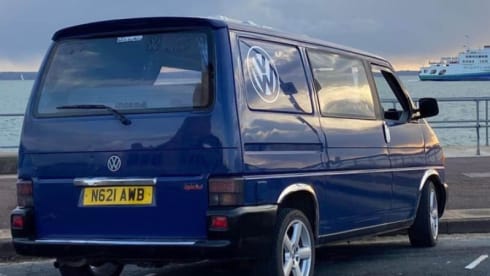Valerie – 3 berth Volkswagen campervan from 1995