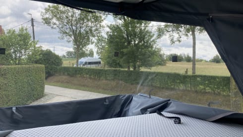 Hymer Grand Canyon mit aufklappbarem Dach für 4 Personen