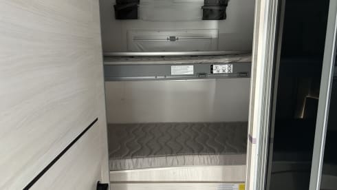 5p Challenger semi-integrated van 2022