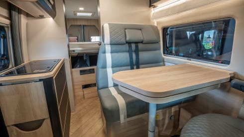 Hotel Kristoffel On the road – 4p Buscamper met hefdak en garage