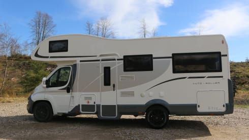 Mario – The ultimate off grid motorhome! Rent "Mario" the Motorhome!